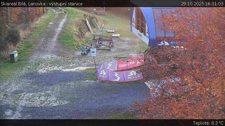 Skiareál Bílá - Lanovka - výstupní stanice - 29.10.2025 v 16:31 Skiareál Bílá - Lanovka - výstupní stanice - 29.10.2025 v 16:31
