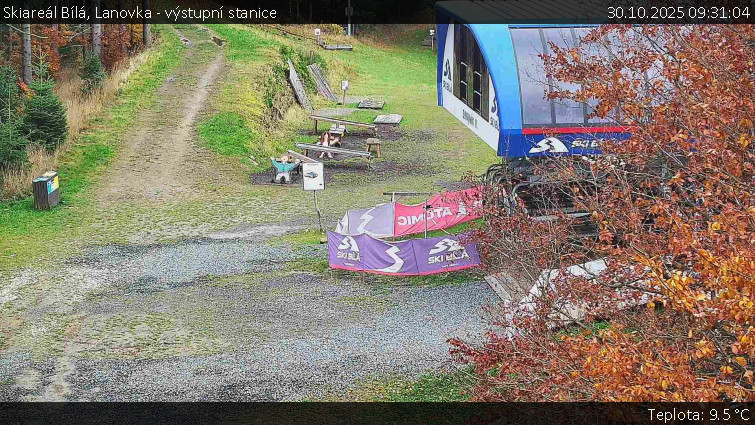 Skiareál Bílá - Lanovka - výstupní stanice - 30.10.2025 v 09:31 Skiareál Bílá - Lanovka - výstupní stanice - 30.10.2025 v 09:31