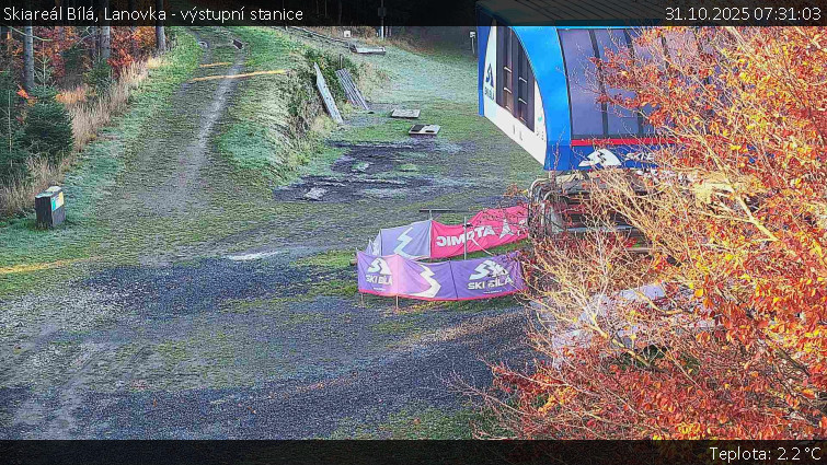 Skiareál Bílá - Lanovka - výstupní stanice - 31.10.2025 v 07:31 Skiareál Bílá - Lanovka - výstupní stanice - 31.10.2025 v 07:31