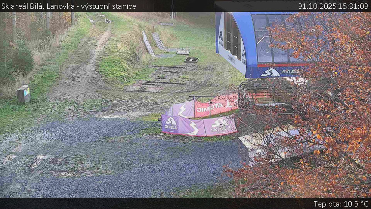 Skiareál Bílá - Lanovka - výstupní stanice - 31.10.2025 v 15:31 Skiareál Bílá - Lanovka - výstupní stanice - 31.10.2025 v 15:31