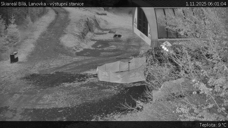 Skiareál Bílá - Lanovka - výstupní stanice - 1.11.2025 v 06:01 Skiareál Bílá - Lanovka - výstupní stanice - 1.11.2025 v 06:01