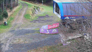 Skiareál Bílá - Lanovka - výstupní stanice - 8.11.2025 v 07:31 Skiareál Bílá - Lanovka - výstupní stanice - 8.11.2025 v 07:31