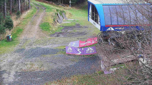 Skiareál Bílá - Lanovka - výstupní stanice - 8.11.2025 v 09:31 Skiareál Bílá - Lanovka - výstupní stanice - 8.11.2025 v 09:31