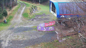 Skiareál Bílá - Lanovka - výstupní stanice - 8.11.2025 v 10:01 Skiareál Bílá - Lanovka - výstupní stanice - 8.11.2025 v 10:01