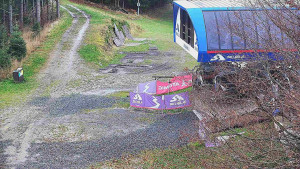 Skiareál Bílá - Lanovka - výstupní stanice - 8.11.2025 v 10:31 Skiareál Bílá - Lanovka - výstupní stanice - 8.11.2025 v 10:31