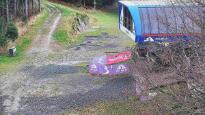 Skiareál Bílá - Lanovka - výstupní stanice - 8.11.2025 v 12:31 Skiareál Bílá - Lanovka - výstupní stanice - 8.11.2025 v 12:31