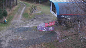 Skiareál Bílá - Lanovka - výstupní stanice - 8.11.2025 v 16:31 Skiareál Bílá - Lanovka - výstupní stanice - 8.11.2025 v 16:31