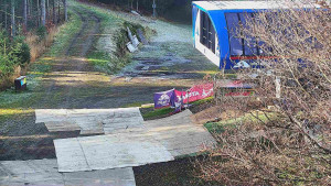 Skiareál Bílá - Lanovka - výstupní stanice - 14.11.2025 v 09:31 Skiareál Bílá - Lanovka - výstupní stanice - 14.11.2025 v 09:31