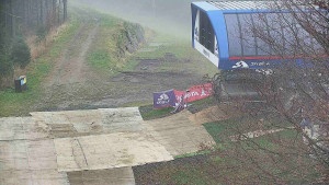 Skiareál Bílá - Lanovka - výstupní stanice - 15.11.2025 v 10:01 Skiareál Bílá - Lanovka - výstupní stanice - 15.11.2025 v 10:01