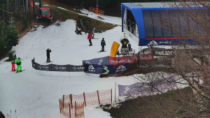 Skiareál Bílá - Lanovka - výstupní stanice - 7.12.2025 v 12:01 Skiareál Bílá - Lanovka - výstupní stanice - 7.12.2025 v 12:01