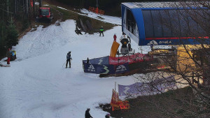 Skiareál Bílá - Lanovka - výstupní stanice - 7.12.2025 v 16:01 Skiareál Bílá - Lanovka - výstupní stanice - 7.12.2025 v 16:01