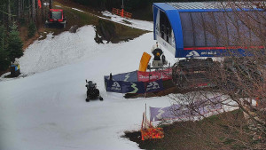 Skiareál Bílá - Lanovka - výstupní stanice - 8.12.2025 v 08:01 Skiareál Bílá - Lanovka - výstupní stanice - 8.12.2025 v 08:01