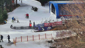 Skiareál Bílá - Lanovka - výstupní stanice - 13.2.2026 v 10:31 Skiareál Bílá - Lanovka - výstupní stanice - 13.2.2026 v 10:31