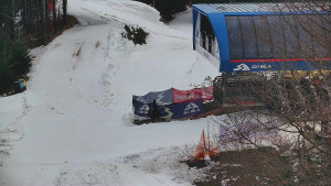Skiareál Bílá - Lanovka - výstupní stanice - 13.2.2026 v 17:01 Skiareál Bílá - Lanovka - výstupní stanice - 13.2.2026 v 17:01