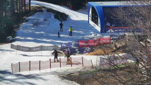 Skiareál Bílá - Lanovka - výstupní stanice - 9.3.2026 v 12:01 Skiareál Bílá - Lanovka - výstupní stanice - 9.3.2026 v 12:01