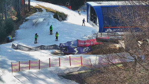Skiareál Bílá - Lanovka - výstupní stanice - 9.3.2026 v 14:01 Skiareál Bílá - Lanovka - výstupní stanice - 9.3.2026 v 14:01