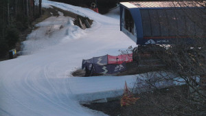 Skiareál Bílá - Lanovka - výstupní stanice - 9.3.2026 v 18:01 Skiareál Bílá - Lanovka - výstupní stanice - 9.3.2026 v 18:01