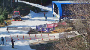 Skiareál Bílá - Lanovka - výstupní stanice - 22.3.2026 v 10:01 Skiareál Bílá - Lanovka - výstupní stanice - 22.3.2026 v 10:01