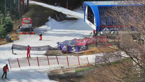 Skiareál Bílá - Lanovka - výstupní stanice - 22.3.2026 v 10:31 Skiareál Bílá - Lanovka - výstupní stanice - 22.3.2026 v 10:31