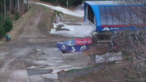 Skiareál Bílá - Lanovka - výstupní stanice - 8.4.2026 v 06:01 Skiareál Bílá - Lanovka - výstupní stanice - 8.4.2026 v 06:01