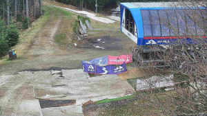 Skiareál Bílá - Lanovka - výstupní stanice - 14.4.2026 v 09:01 Skiareál Bílá - Lanovka - výstupní stanice - 14.4.2026 v 09:01