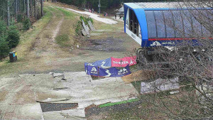 Skiareál Bílá - Lanovka - výstupní stanice - 14.4.2026 v 16:01 Skiareál Bílá - Lanovka - výstupní stanice - 14.4.2026 v 16:01