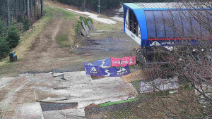 Skiareál Bílá - Lanovka - výstupní stanice - 14.4.2026 v 18:01 Skiareál Bílá - Lanovka - výstupní stanice - 14.4.2026 v 18:01