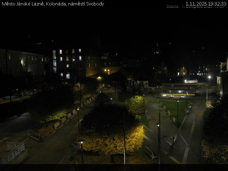 Město Jánské Lázně - Kolonáda, náměstí Svobody - 1.11.2025 v 19:32 Město Jánské Lázně - Kolonáda, náměstí Svobody - 1.11.2025 v 19:32