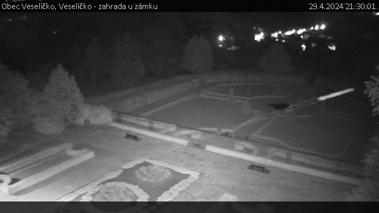 Obec Veselíčko - Veselíčko - zahrada u zámku - 29.4.2024 v 21:30