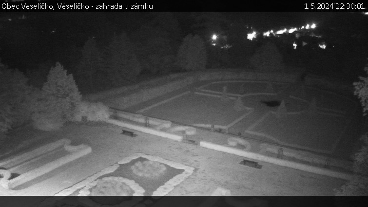 Obec Veselíčko - Veselíčko - zahrada u zámku - 1.5.2024 v 22:30