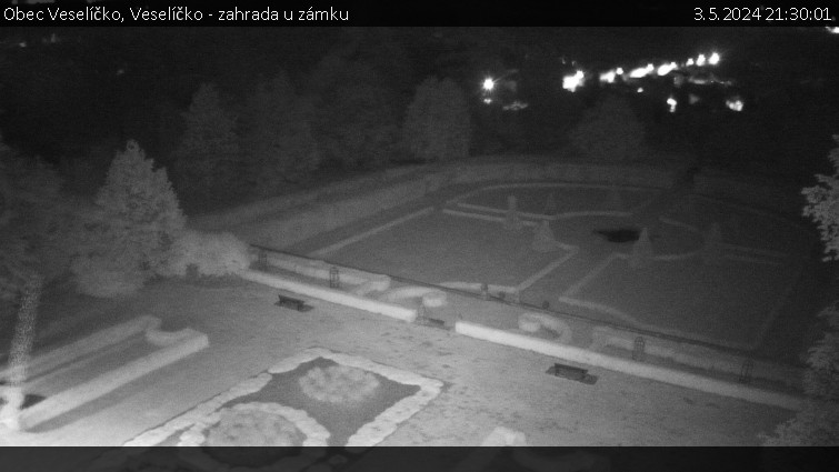 Obec Veselíčko - Veselíčko - zahrada u zámku - 3.5.2024 v 21:30