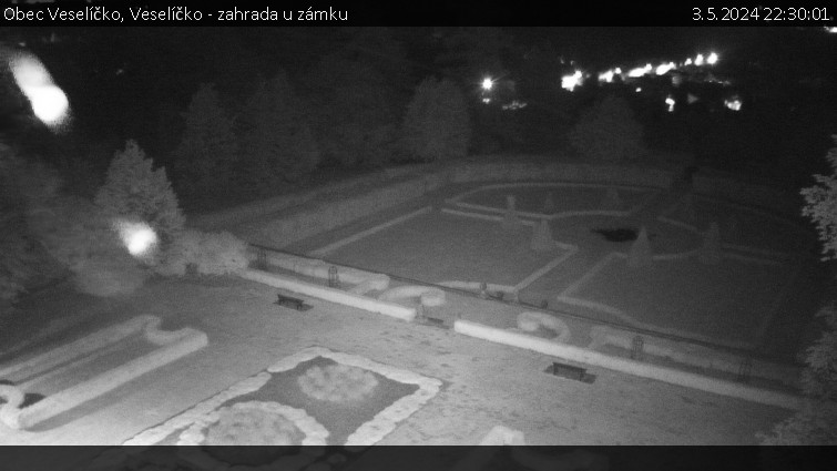 Obec Veselíčko - Veselíčko - zahrada u zámku - 3.5.2024 v 22:30