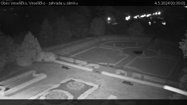 Obec Veselíčko - Veselíčko - zahrada u zámku - 4.5.2024 v 00:30