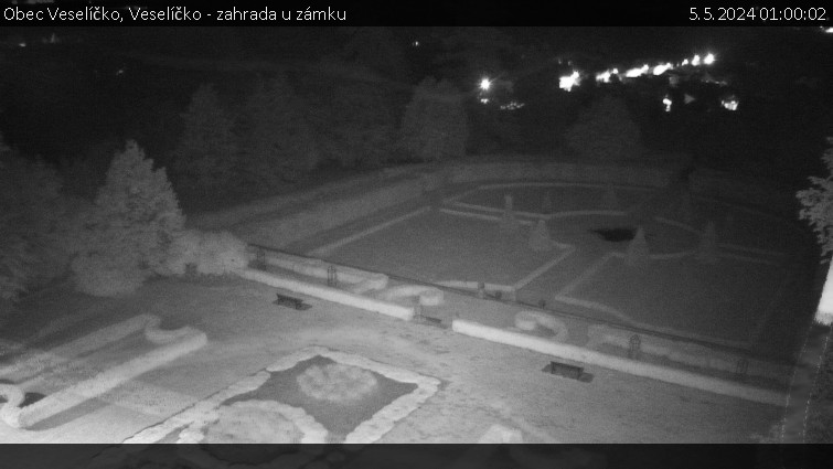 Obec Veselíčko - Veselíčko - zahrada u zámku - 5.5.2024 v 01:00