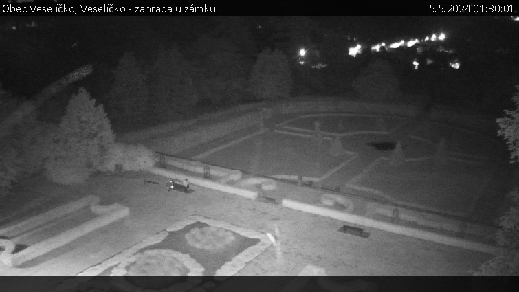 Obec Veselíčko - Veselíčko - zahrada u zámku - 5.5.2024 v 01:30