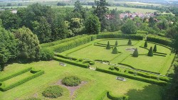 Veselíčko – garden by the chateau