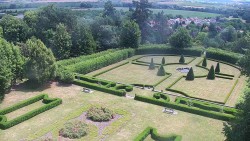 Veselíčko – garden by the chateau