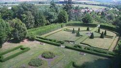 Veselíčko – garden by the chateau