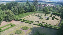 Veselíčko – garden by the chateau