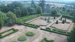 Veselíčko – garden by the chateau