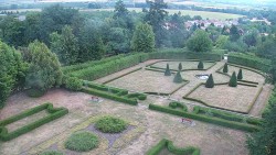 Veselíčko – garden by the chateau