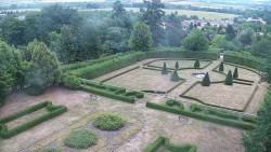 Veselíčko – garden by the chateau