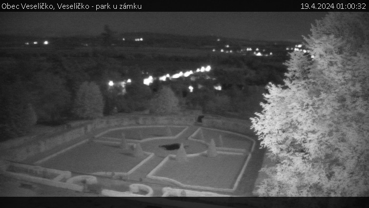 Obec Veselíčko - Veselíčko - park u zámku - 19.4.2024 v 01:00