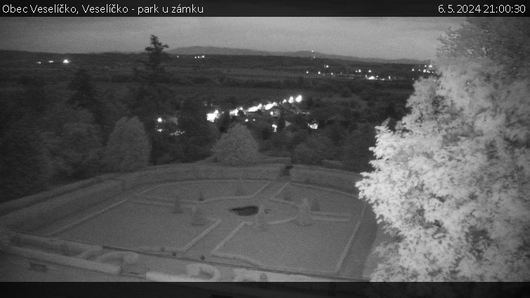 Obec Veselíčko - Veselíčko - park u zámku - 6.5.2024 v 21:00