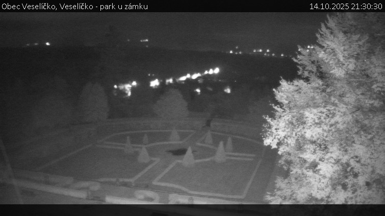 Obec Veselíčko - Veselíčko - park u zámku - 14.10.2025 v 21:30 Obec Veselíčko - Veselíčko - park u zámku - 14.10.2025 v 21:30