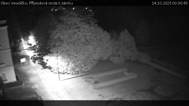 Obec Veselíčko - Příjezdová cesta k zámku - 14.10.2025 v 00:30 Obec Veselíčko - Příjezdová cesta k zámku - 14.10.2025 v 00:30
