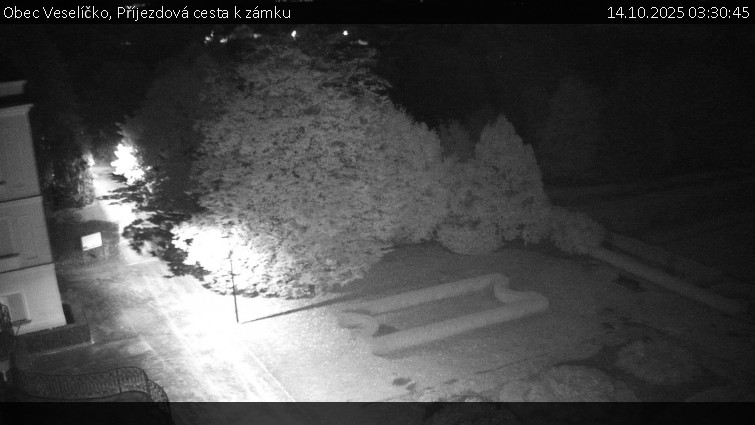 Obec Veselíčko - Příjezdová cesta k zámku - 14.10.2025 v 03:30 Obec Veselíčko - Příjezdová cesta k zámku - 14.10.2025 v 03:30