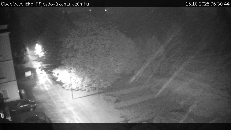 Obec Veselíčko - Příjezdová cesta k zámku - 15.10.2025 v 06:30 Obec Veselíčko - Příjezdová cesta k zámku - 15.10.2025 v 06:30