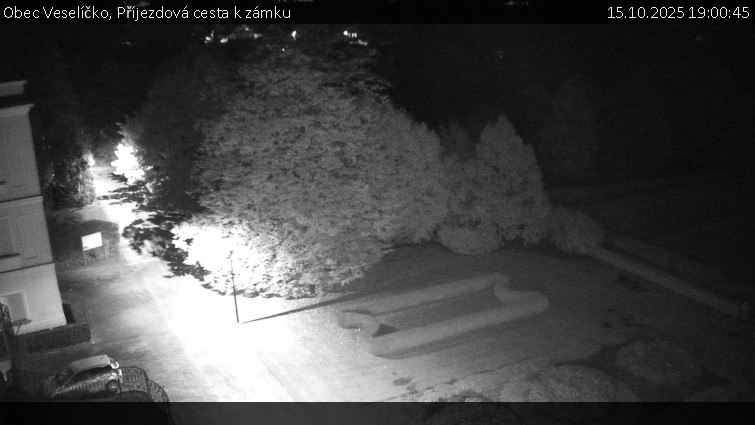 Obec Veselíčko - Příjezdová cesta k zámku - 15.10.2025 v 19:00 Obec Veselíčko - Příjezdová cesta k zámku - 15.10.2025 v 19:00