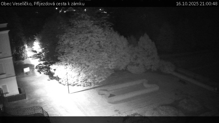 Obec Veselíčko - Příjezdová cesta k zámku - 16.10.2025 v 21:00 Obec Veselíčko - Příjezdová cesta k zámku - 16.10.2025 v 21:00